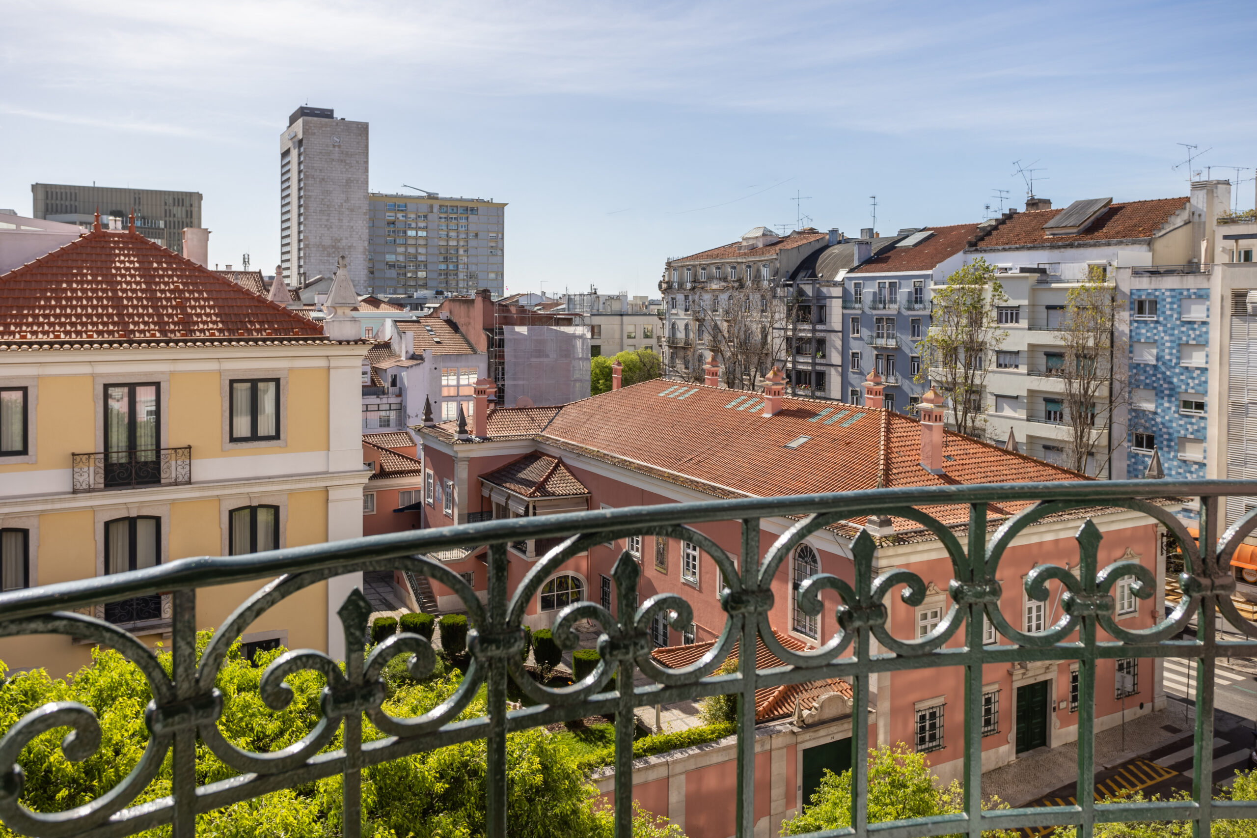 Penthouse, Top-Floor. 3-Bedroom Central Lisbon Apartment for Sale, Avenidas Novas